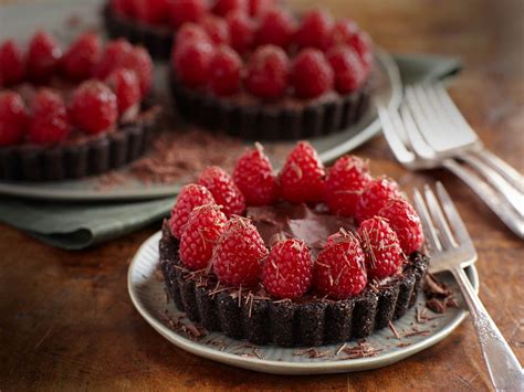 Repeat until the glass is filled. Double Chocolate Mousse Tartlets with Raspberries | Recipe ...