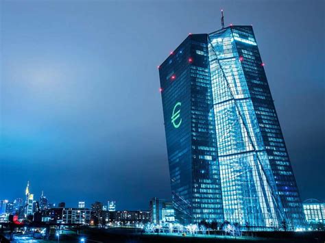 Die europäische zentralbank (ezb) bestimmt die währungspolitik der staaten, in denen der euro zahlungsmittel ist. Europäische Zentralbank darf weiter Staatsanleihen kaufen ...