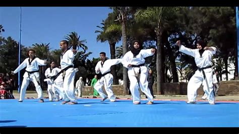 Driss el hilali rempile, ce dimanche, à la tête de la fédération royale marocaine de taekwondo (frmt). United eagles Taekwondo MAROC Demo Team - YouTube
