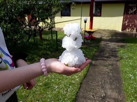 Często myślisz gdzie jest burza i jak ona powstaje? Potężne opady gradu w rejonie Tomaszowa ZDJĘCIA Przez ...