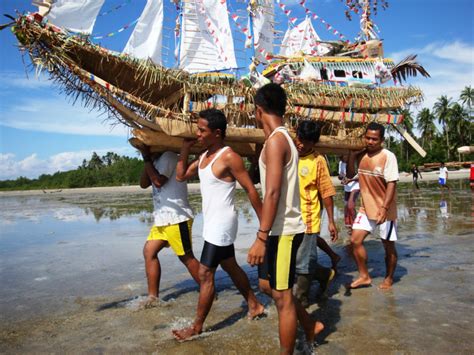 Pada zaman ini terjadi beberapa. 7 Sesajen yang Biasa Digunakan Masyarakat Indonesia dan Makna di Baliknya!