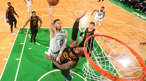 Последние твиты от jayson tatum dunked on lebron (@g_o_a_t_tb12). WATCH: Jayson Tatum throws down monster dunk on LeBron ...