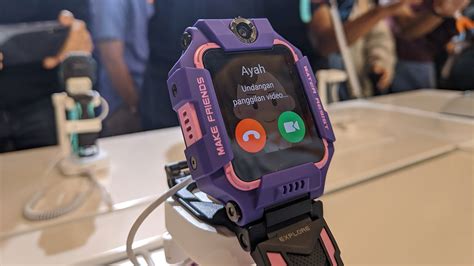 It provides a way for the parents to monitor and communicate with their kids remotely without them owning/carrying a phone. Gambar Jam Imoo Watch Phone