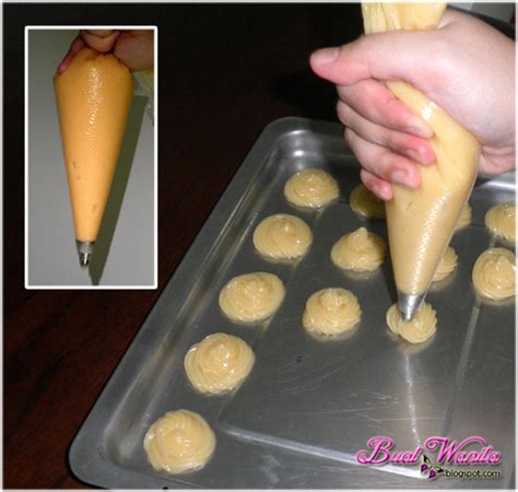 Cream puffs begin with a baked shell of choux pastry. Resepi Puff Manis Gebu Sedap Sukatan Cawan - Buat Wanita