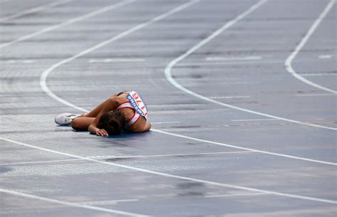 From english marathon, from ancient greek μᾰρᾰθών (marathṓn). WIKITREE | 결승선 통과하자마자 쓰러진 여자마라톤 최보라