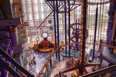 The largest indoor theme park in malaysia, the berjaya times square theme park, is even mentioned in malaysia book of records. Berjaya Times Square Theme Park. Indoor pretpark in hartje ...