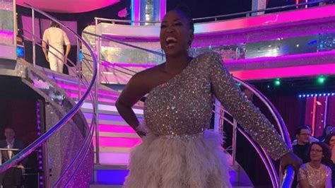 Strictly come dancing motsi mabuse. Motsi Mabuse in Jury: Schwester Oti gewinnt UK-"Let's ...