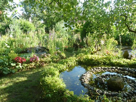 Kräuterexpertin uschi zezelitsch stellt in ihrer rubrik „uschi blüht auf alt bewährte hausmittel, wohltuende kosmetikmischungen sowie köstlich schmeckende genussrezepte aus dem garten vor. Wettbewerb Natur im Garten | Outdoor decor, Outdoor, Decor