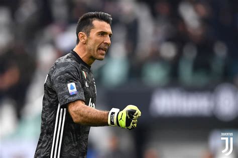 Gianluigi gigi buffon ufficiale omri (italian pronunciation: Buffon maestro di solidarietà, a sostegno della Onlus ...