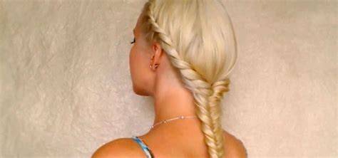 Do a half loop with your pony, then take the extra tail of hair and because short hair can get hot during the summer too! How to Easy romantic summer hairstyles for medium long ...