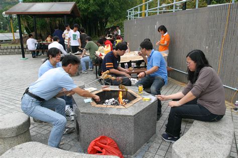 1 day ago · 一名女子於荃灣曹公潭遇溺不治。 事發於傍晚6時許，一名23歲非華裔女子與朋友在曹公潭游泳期間失蹤，消防到場後發現，並救起事主，她送院後不治。 警方初步調查相信事主遇溺，死因有待驗屍後確定。 燒烤親子康樂營—曹公潭戶外康樂中心