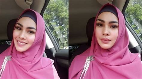 Dewi jembut lebat hijaber masturbasi. Takut Dosa, Kartika Putri Mantab Berhijab, Semua Foto ...