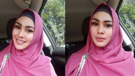 Hot hijab masturbating untill squirt. Takut Dosa, Kartika Putri Mantab Berhijab, Semua Foto ...