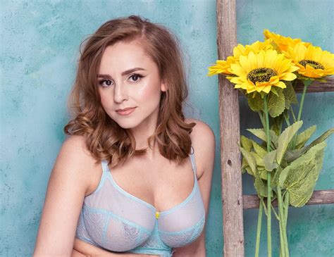 The latest social media news about facebook, instagram, twitter, snapchat, and more. Hannah Witton - Social Media Girls