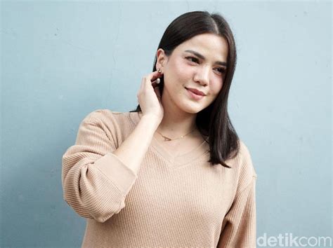 We would like to show you a description here but the site won't allow us. Cerita Mualaf Alice Norin, Jalani Masa Kecil dalam Dua ...