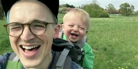 Average singer, mediocre guitarist, music. McBusted's Tom Fletcher Shares Adorable Home Video Of Son ...