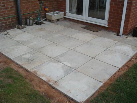 You can lay slabs for paving hard surfaces on sidewalks, entrances, patios and more. laying a patio - a step by step guide in 2020 | Laying a ...