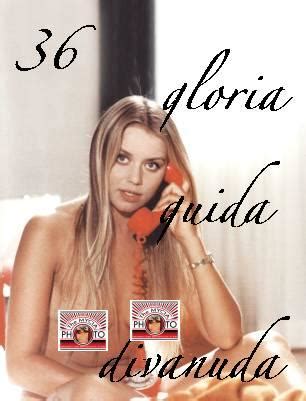 Sonra modelleme aldı, 1974 yılında genç bayan italia oldu. GLORIA GUIDA foto tratta dal film "L'affittacamere" n.36 ...