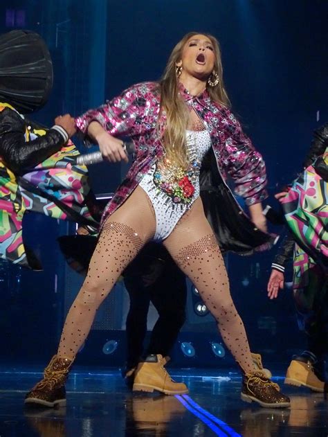 Hai korang, malam ni super spontan 2017 superstar dah final tau. Jennifer Lopez Performing Live in Las Vegas 06/02/2017 ...