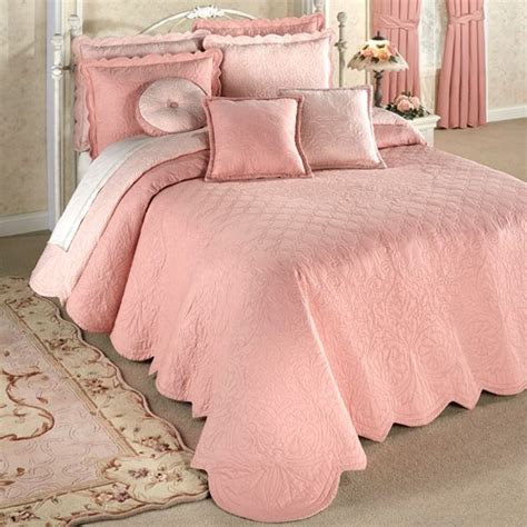 Bedding set is very popular among teenage girls. Evermore Coral Blush Reversible Quilted Bedspread Bedding ...