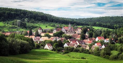 So wurden von 1972 bis ende 2012 rund 1.550 bäume und zahlreiche sträucher auf öffentlichen flächen gepflanzt. Dorf im Grünen Foto & Bild | world, wald, sommer Bilder ...