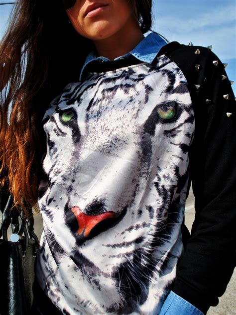 Over the course of seven nights, by the scattered light of a preposterous c. Front Low - Fashion blog: The white tiger