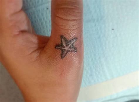 Malvorlagen muscheln wir haben 17 bilder über malvorlagen muscheln einschließlich bilder fotos hintergrundbilder und dieses muschel und seestern ausmalbild wurde schon 3033 mal angeschaut. Seestern Tattoo Designs und Ideen mit Bedeutung | Seestern ...