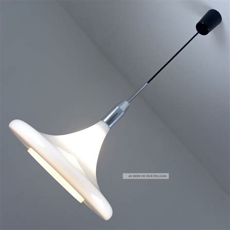 Trois lumières dans le fond en verre et une lumière sous l'ombre. Doria Glas Leuchte Trompete Ufo Pendellampe Weiss Pendant ...