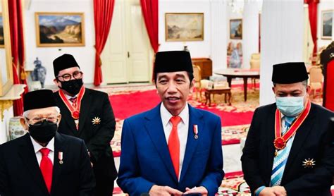 Pada saat reformasi 98, fadli zon ini rupanya telah akrab dengan fahri hamzah. Fadli Zon dan Fahri Hamzah Dapat Penghargaan dari Presiden ...