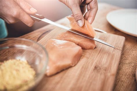 Kamu bisa lo membuat menu makan siang sehat sederhana dengan cara yang praktis dan hasilnya pun enak. 5 Tips Masak Ayam Tanpa Minyak - Masak Apa Hari Ini?