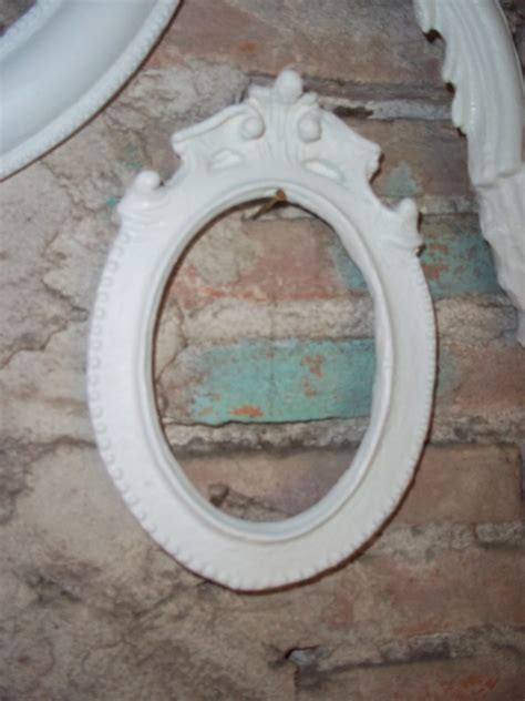 Valorizziamo l'antico mestiere del decoratore con la costante ricerca di nuovi prodotti, nuove finiture e nuove tecnologie. CORNICI IN GESSO SHABBY CHIC ipizzidifrancesca