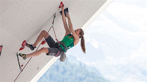 What motivated you to compete rather than just to climb outside? Jessica Pilz löste das Finalticket in Kranj