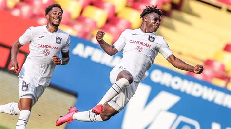 Met de transfer is een som van een kleine 27 miljoen. Officiel : Jeremy Doku quitte Anderlecht pour Rennes et ...