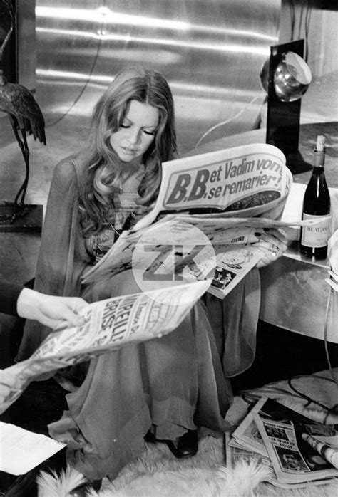 Brigitte bardot, 15 yaşına kadar elle dergisi için mankenlik yaptı. BRIGITTE BARDOT Presse Scandale BB People Vin Beaujolais ...