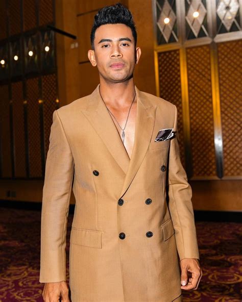 April 1982) er en malaysisk skuespiller, der blev født i melaka. Remy Ishak Claims He's A Victim Of Black Magic - Hype Malaysia