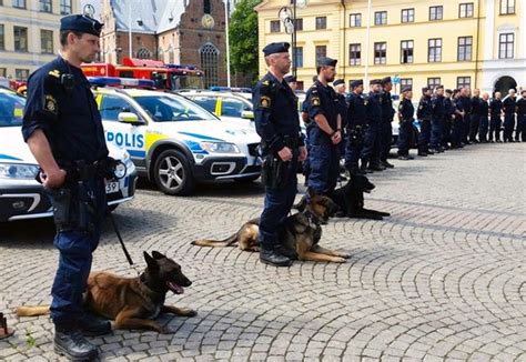 En polis sköts ihjäl under en skottlossning på hisingen i göteborg. Polis död i trafikolycka | Aftonbladet