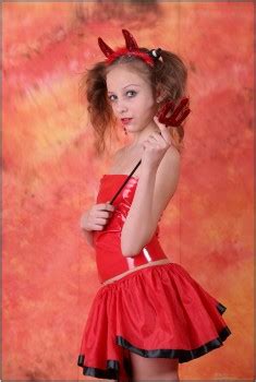 Tmtv model violette image gallery photogyps. Tmtv Violette : TMTV | Violette - Red Vinyl (x100) - Tmtv ...