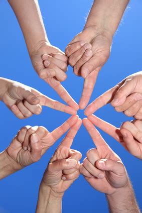 Der andere, ist eine einstellung, eine denkweise und eine handlungsweise, die den anderen in den vordergrund stellt. Altruismus oder Egoismus - HERMETIK INTERNATIONAL