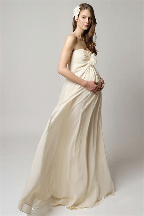 Acheter des robes de demoiselle d'honneur pour femme enceinte. Comment choisir une robe de mariée pour femme enceinte ...