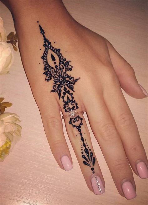 Tattoo mond et tattoo piercing tattoo piercings tattoo neck tattoo stars small tattoos cool henna tattoo designs mehndi tattoo henna tattoos henna tattoo muster henna ink simple. Inspiration - #Ispiration - henna - #henna #inspiration # ...