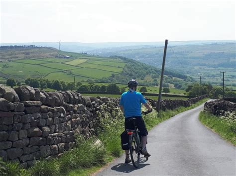 Beyond the city, it is bordered with rural walks, noteworthy heritage sites and peaceful boating as it passes east lancashire and then crosses. 8. Turner Lane, Brunthwaite, Silsden, Leeds Liverpool ...