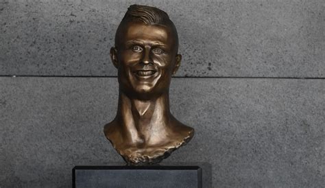 The groin area on ronaldo's statue in portugal has apparently been rubbed so frequently that the bronze has been polished into a fans can't stop rubbing this cristiano ronaldo statue's crotch. Ronaldo a une statue à son effigie à l'aéroport de Madère ...