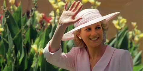 It has been 20 years since the death of the people's princess in paris. Une statue de Lady Diana érigée à Londres 20 ans après sa mort