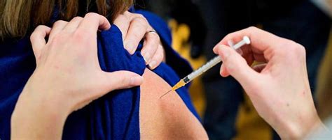 Information about the coronavirus vaccines, who will get them, the vaccines' safety and effectiveness, etc. Covid-19 : des étrangers ont réussi à se faire vacciner à ...