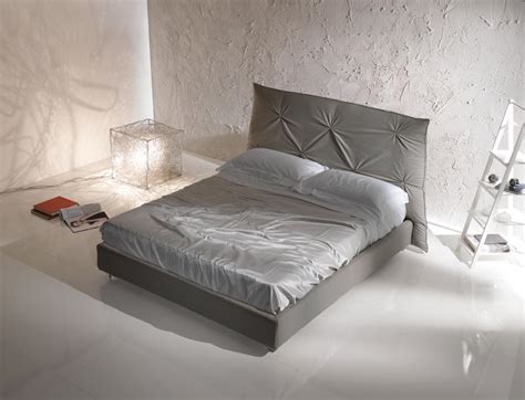 Materasso matrimoniale mondo convenienza alto 18 cm e con uno strato in memory gel da 4 cm. Letto Matrimoniale Vittoria in Tessuto