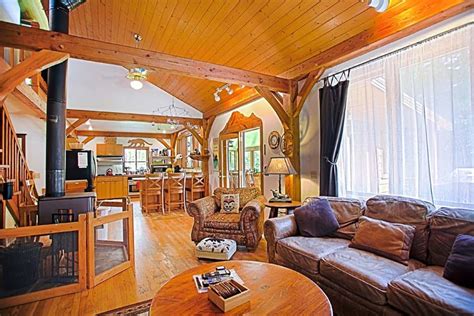 Rainier romantic cabins with private hot tubs and sauna. Dancing Bear Lodge Cabin at Mount Rainier - Vacation Rental