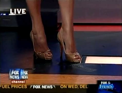 News anchor #ktla, formerly of #foxnews , mom, 11 years sober! Courtney Friel's Feet