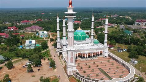 Salah satu masjid termegah,besar & luas di mataram adalah masjid islamic center (hubbul wathan) yang menjadi kebanggaan seluruh masyarakat muslim. Foto Masjid Islamic Center Rokan Hulu