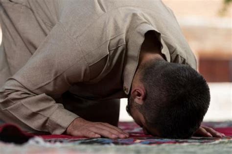 Maka semangat beribadah tidak boleh luntur. Tata Cara Sholat Taubat di Malam Lailatul Qadar : Okezone ...