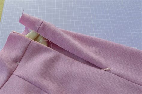 Zips 101: How to sew an invisible zipper | Zipper skirt diy, Sew zipper, Zipper tutorial